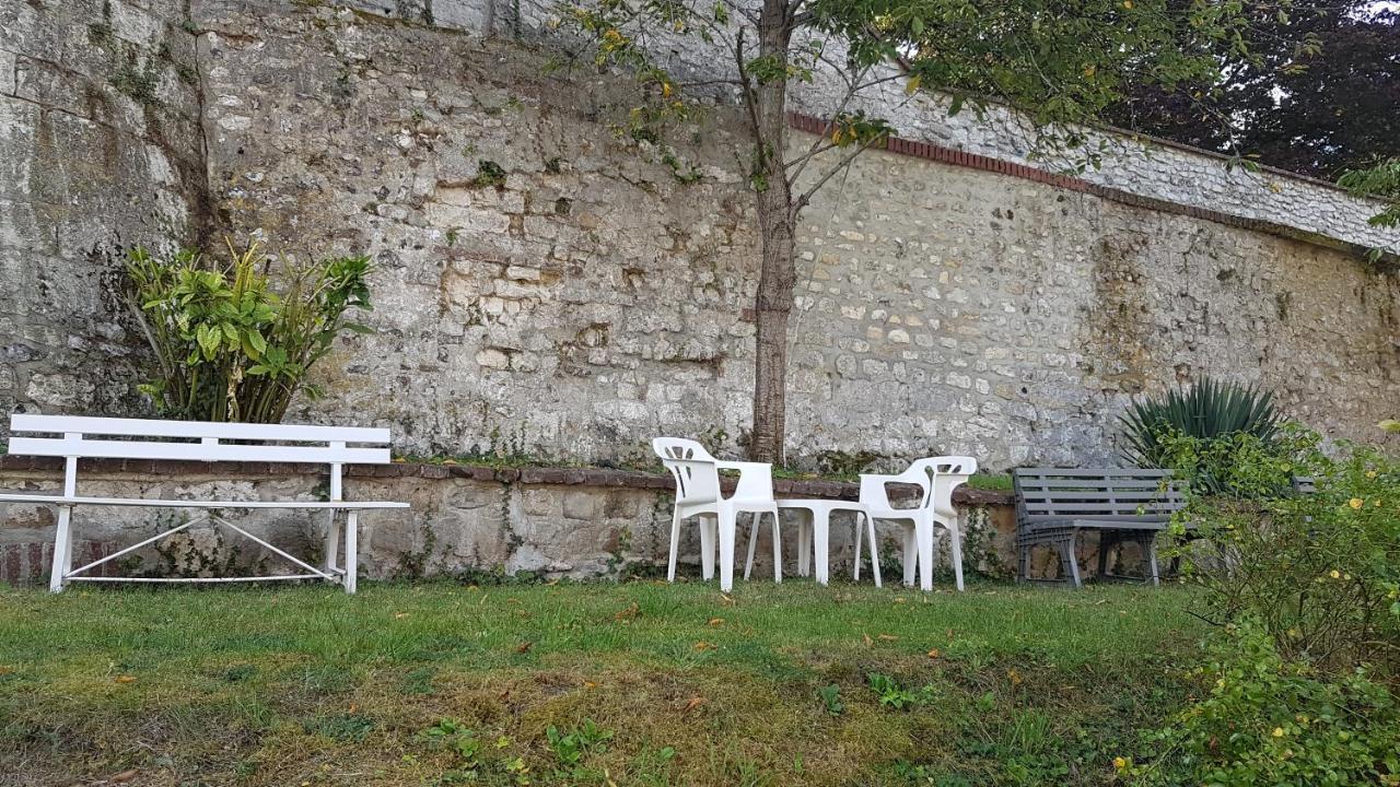 Hotel De La Tour Pont-de-lʼArche Eksteriør billede