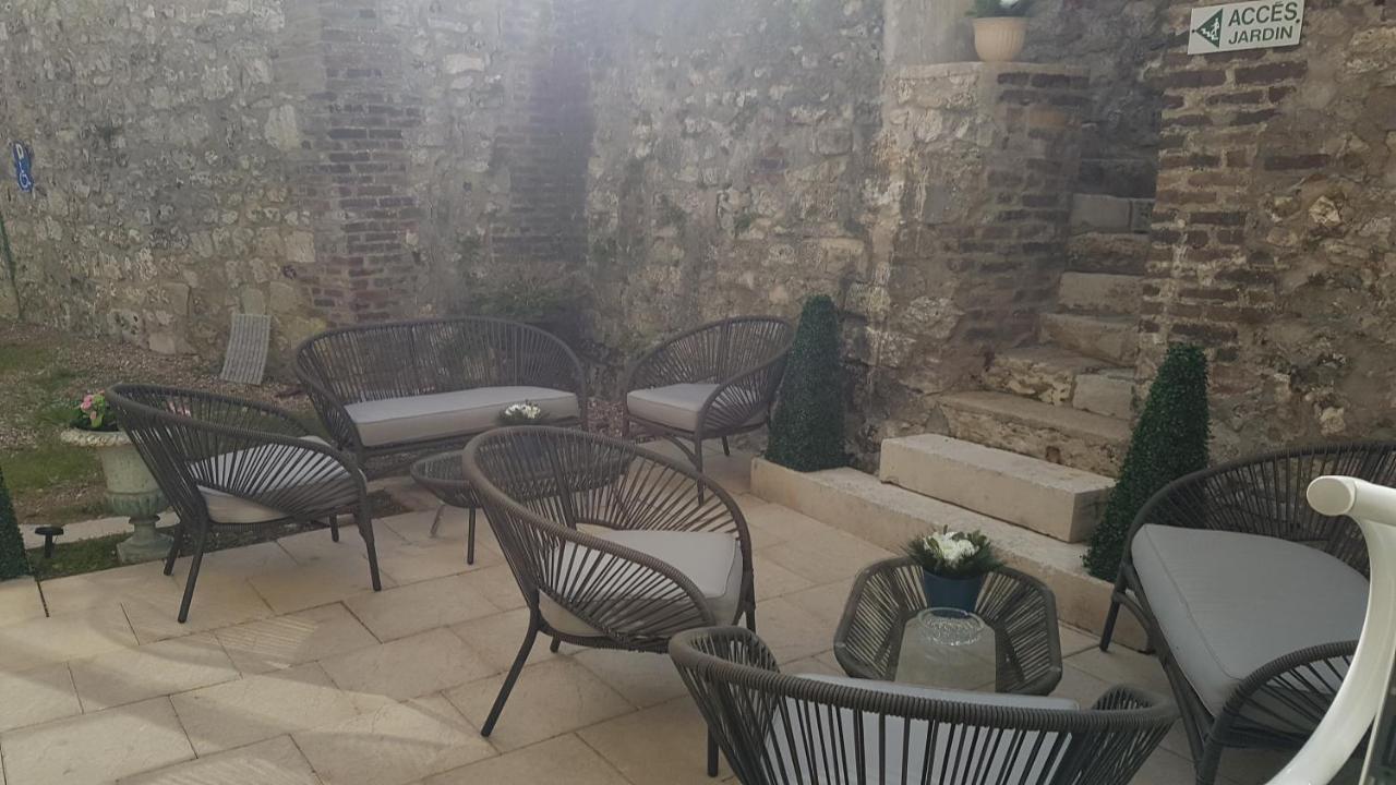 Hotel De La Tour Pont-de-lʼArche Eksteriør billede