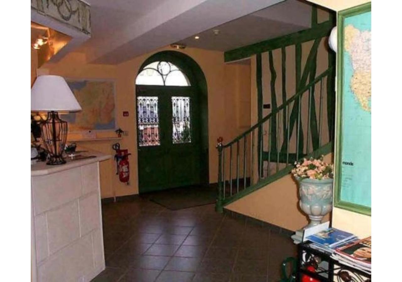 Hotel De La Tour Pont-de-lʼArche Eksteriør billede