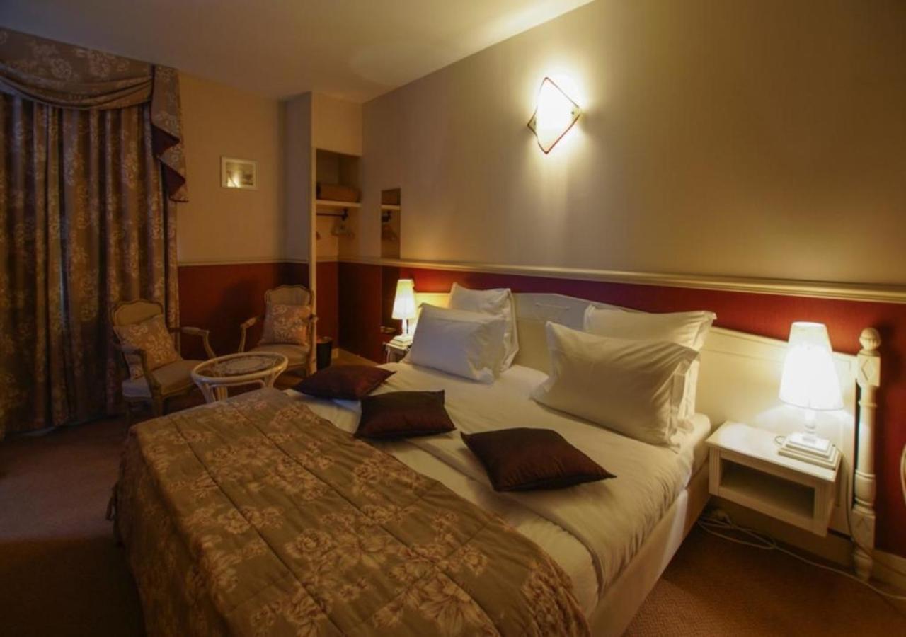 Hotel De La Tour Pont-de-lʼArche Eksteriør billede