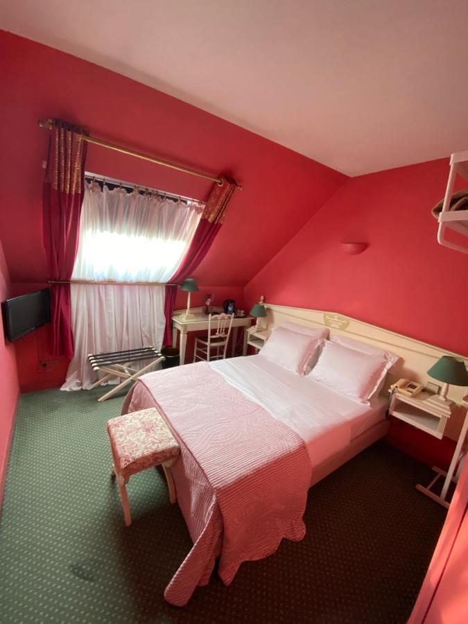 Hotel De La Tour Pont-de-lʼArche Eksteriør billede